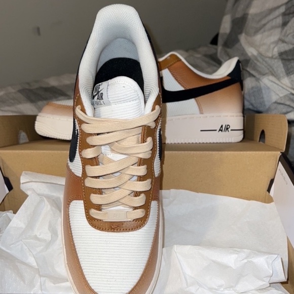 NEVER WORN! Nike Air Force 1 Low '07
Ale Brown Sanddrift - Picture 5 of 6